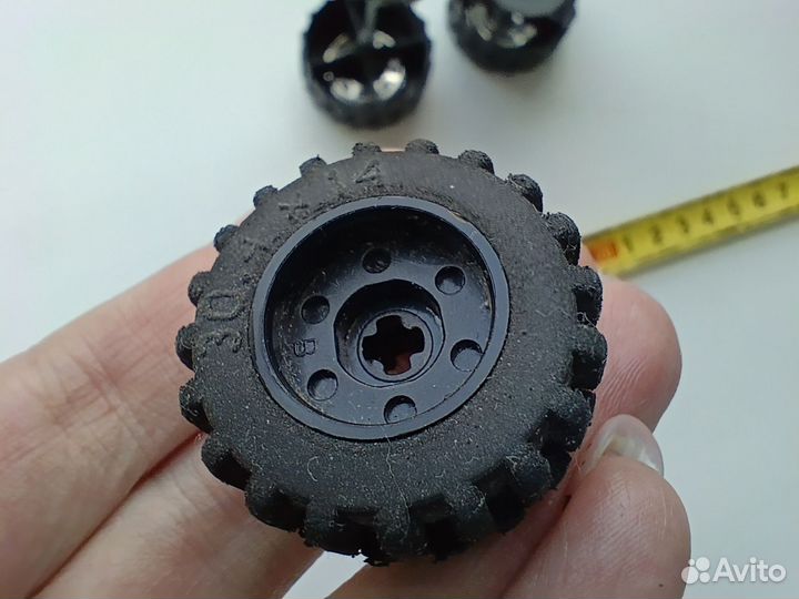 Запасные части для игрушечного автомобиля