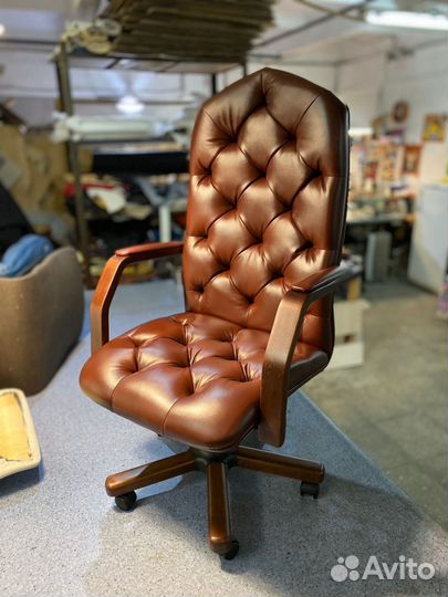 Офисное кресло