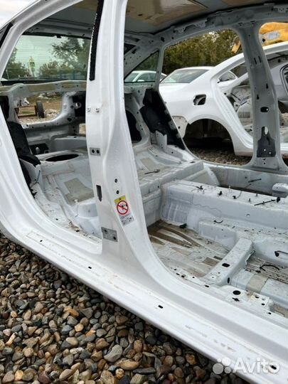 Центральная стойка кузова правая Audi A6 C6 2.8