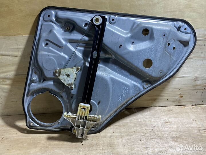 Стеклоподъемник задний левый VW Passat B5+ C154