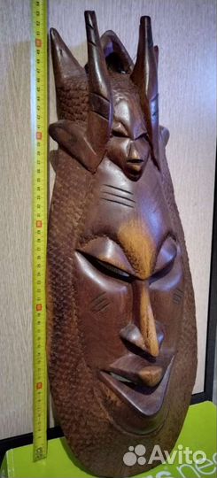 Африканская маска из дерева