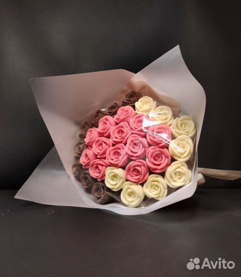Букет - 29 Роз из Белого и Молочного Шоколада
