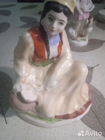 Статуэтка Девушка с кувшином Ереван