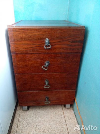 Тумба прикроватная