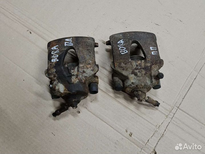 Суппорт передний Volkswagen Bora A4 Фольксваген Го