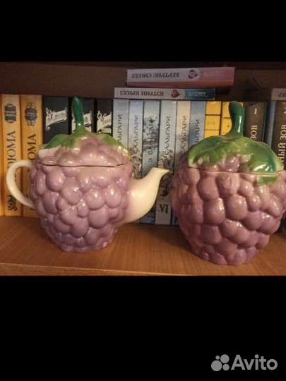 Чайник с сахарницей