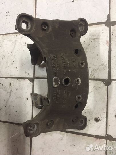 Кронштейн АКПП Audi A8 D3 4.2