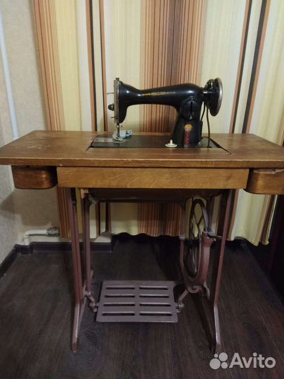Швейная машинка ножная СССР