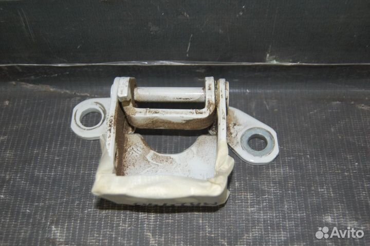 Петля двери задней левой верхняя - Honda Pilot 3