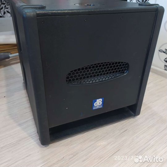 Сабвуфер активный db Technologies SUB 05D