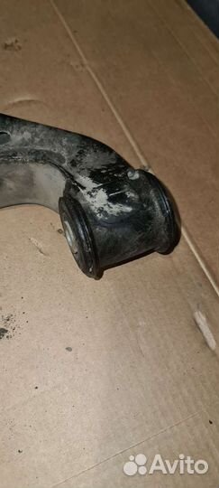 Рычаг передний левый