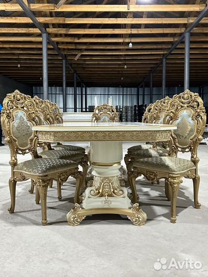 Стол и стулья