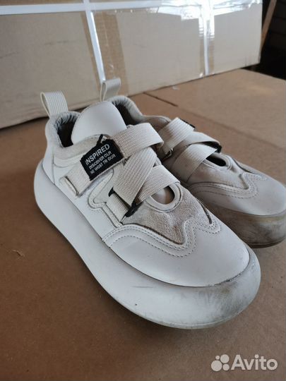 Кроссовки женские