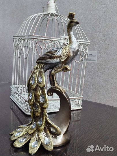 Статуэтка павлин