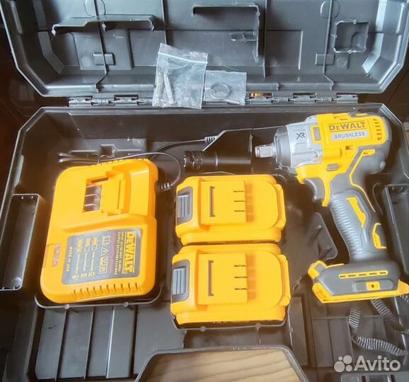 Гайковерт dewalt новый