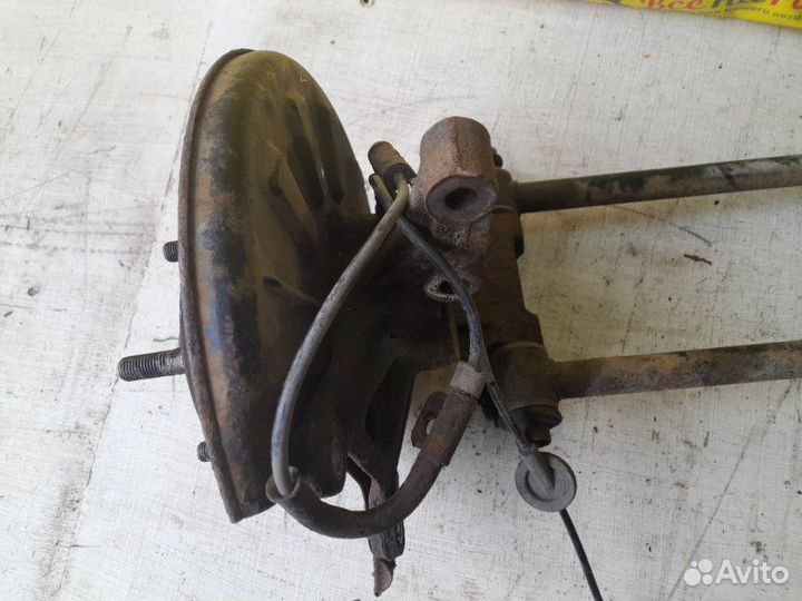 Кулак задний правый Hyundai Elantra седан G4ED