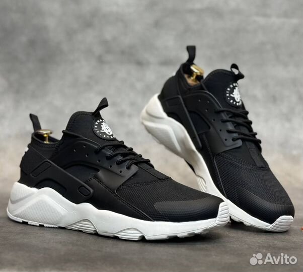 Nike air Huarache черные бел.подошва разм. 42