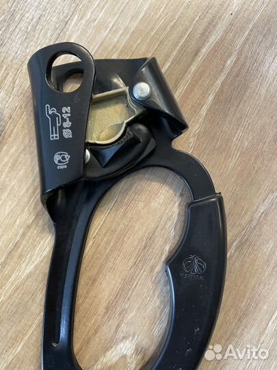 Жумар левый и правый, усы