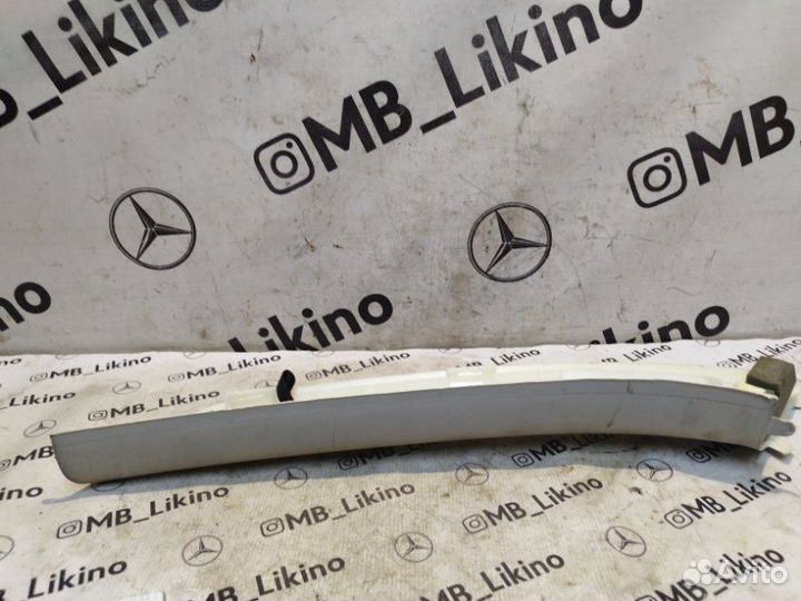 Обшивка передней стойки правая Mercedes Gl X164