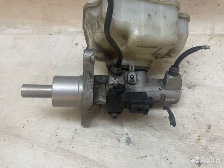 Главный тормозной цилиндр Skoda Octavia 1Z5