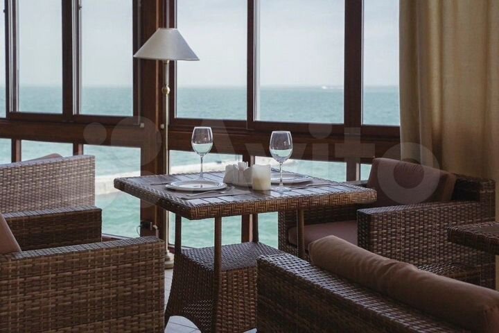 Гостиница с персоналом, 1827 м²