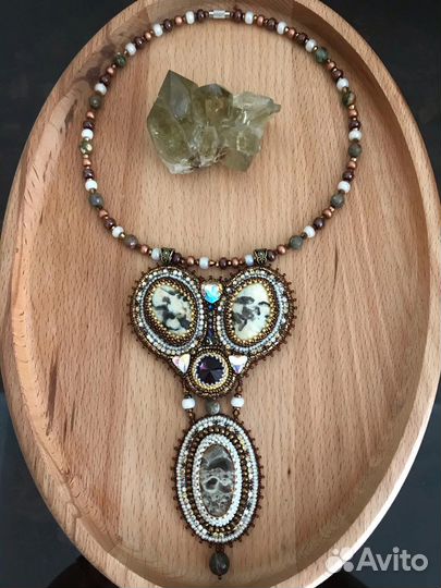 Украшение из натурального камня