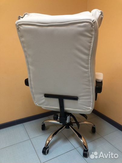 Офисное кресло (геймерское). Кресло для директора