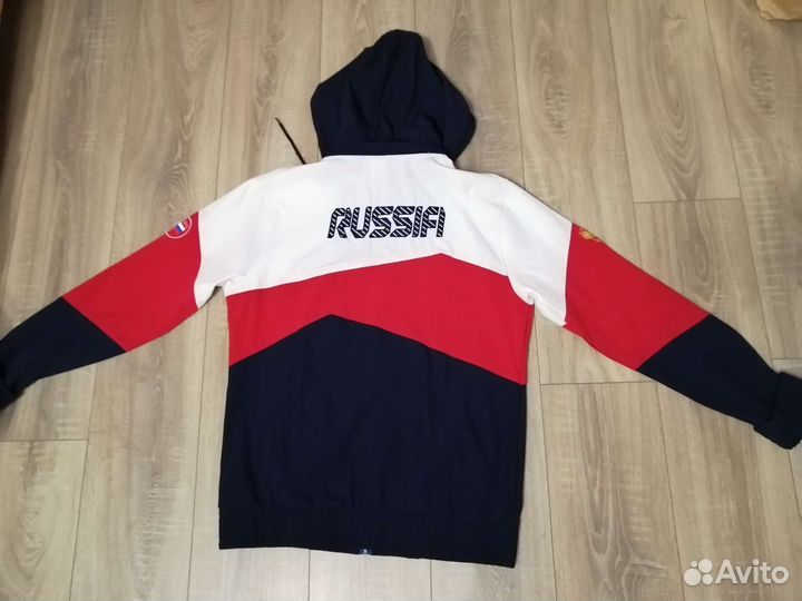 Новый спортивный костюм Россия