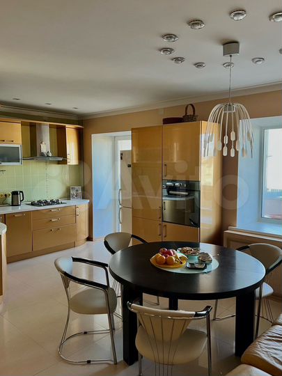 3-к. квартира, 92 м², 9/11 эт.