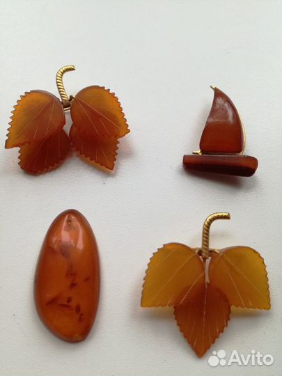 Из янтаря советские броши
