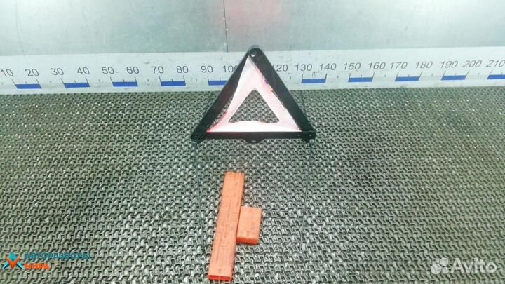 Знак аварийной остановки Volkswagen Jetta 5 2007