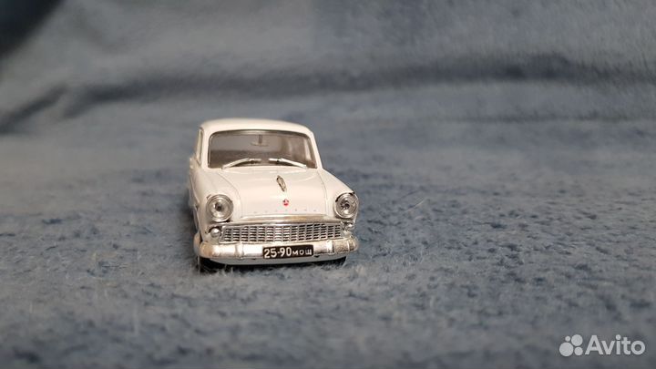 Модель автомобиля Москвич 403 1:43 Deagostini