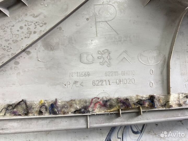 Обшивка передней стойки peugeot 107