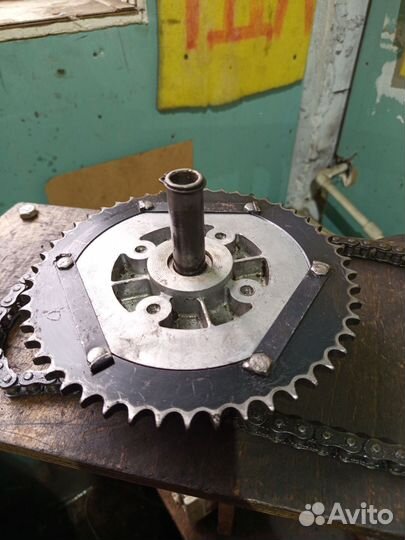 Ведомая и ведущая звезда с цепью мотоцикла Панония