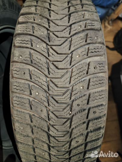 Michelin X-Ice 3 215/65 R16