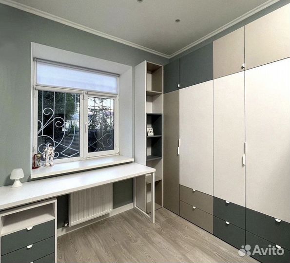 Письменный стол в детскую