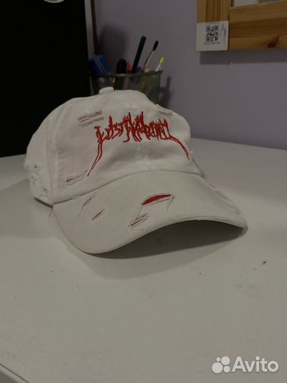 Кепка белая готический шрифт