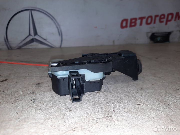 Активатор замка крышки бензобака Mercedes E350