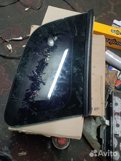 Правая форточка Ford Fiesta мк5