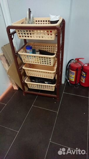 Этажерка на колесиках с ящиками