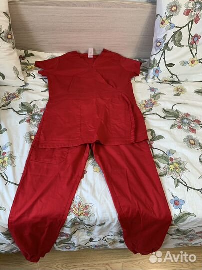 Медицинский костюм, женский. Цвет - красный