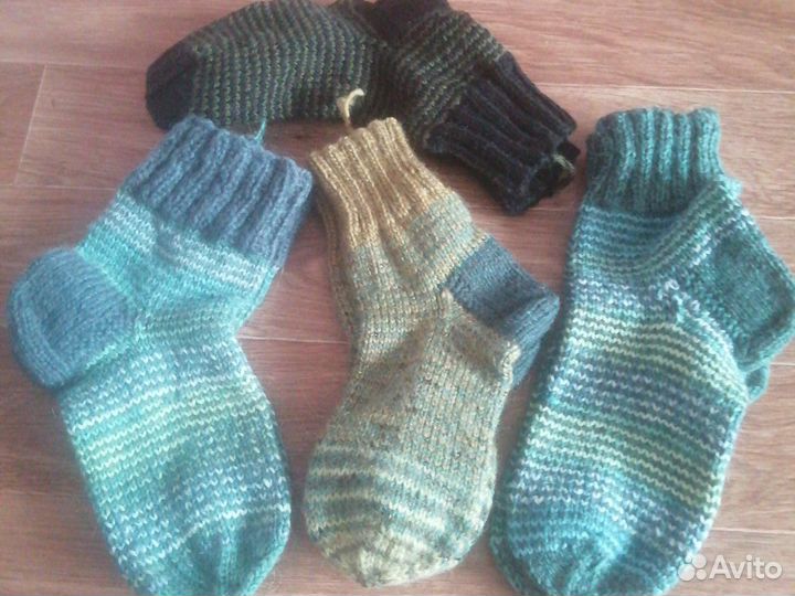 Вязаные носочки и варежки