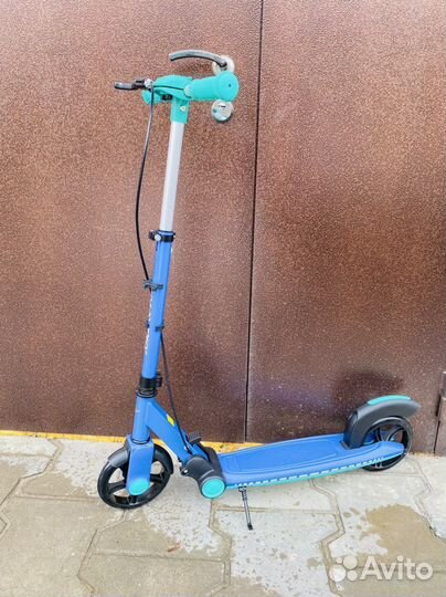 Самокат с ручным тормозом