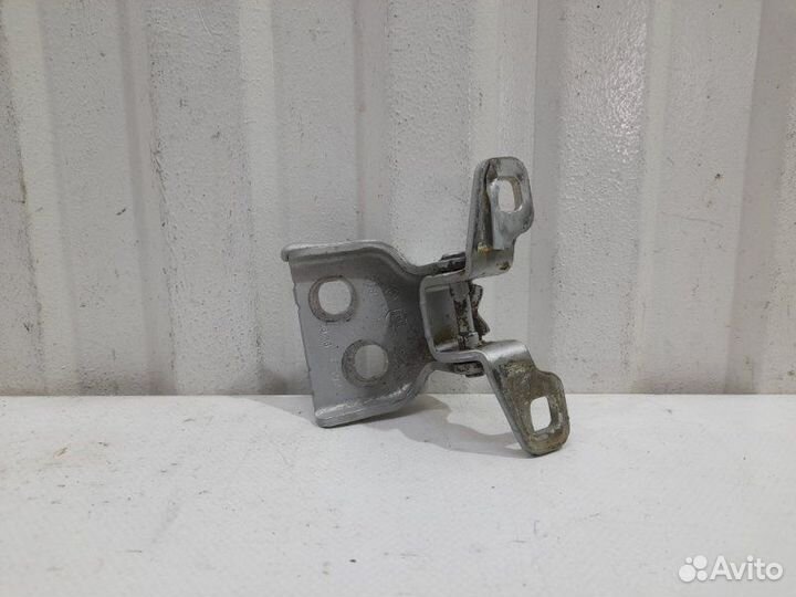 Петля двери передней левой нижняя LADA X-Ray