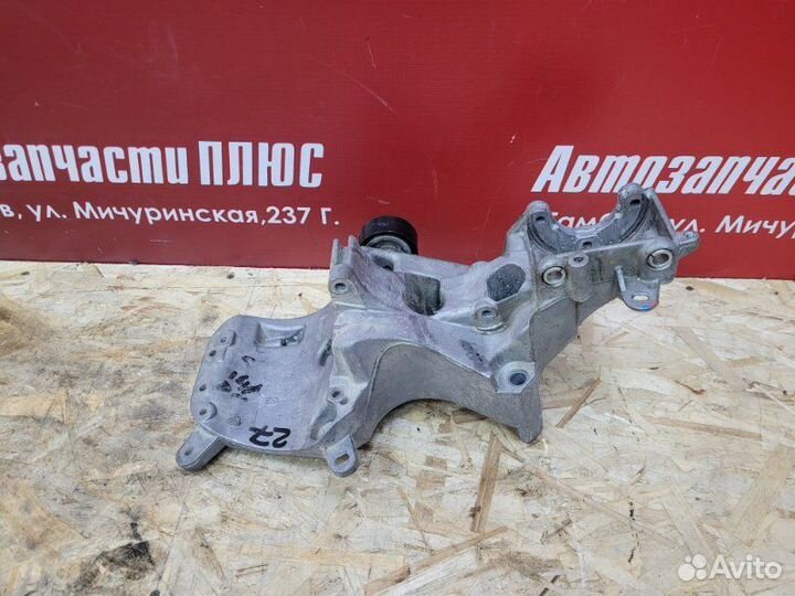 Кронштейн генератора Renault Logan