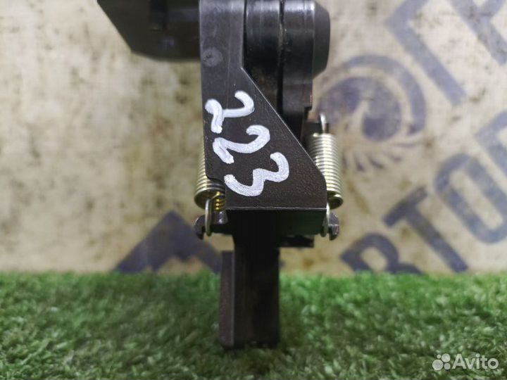 Ручка открывания багажника Toyota Mark X седан 2.5