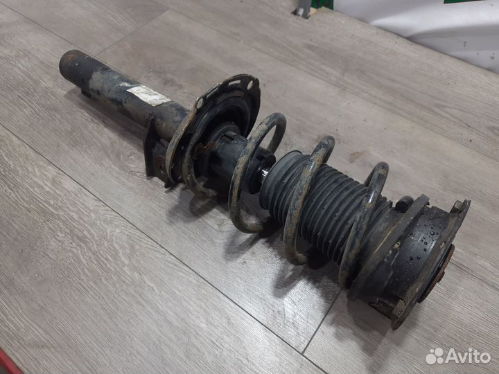 Передняя стойка в сборе для 1.4 Skoda Octavia A7