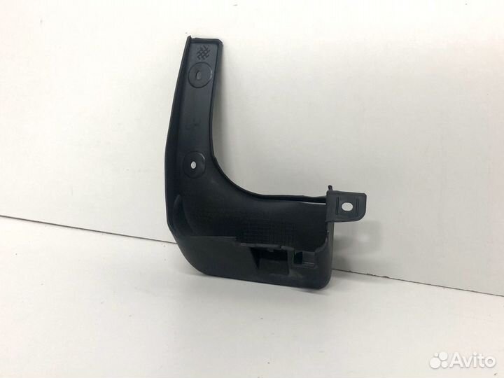 Брызговик передний левый Hyundai Solaris RB 2010-2