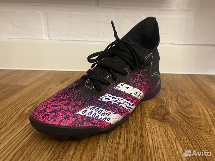 Футбольные бутсы adidas predator
