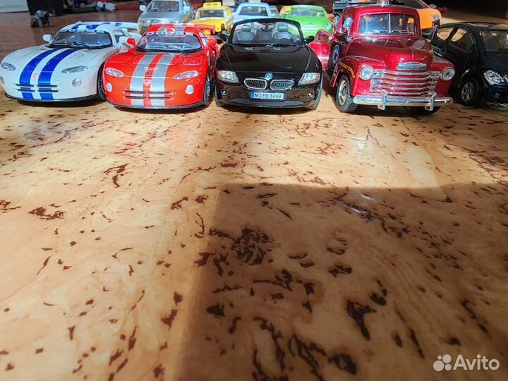 Машинки металлические разные, коллекционные